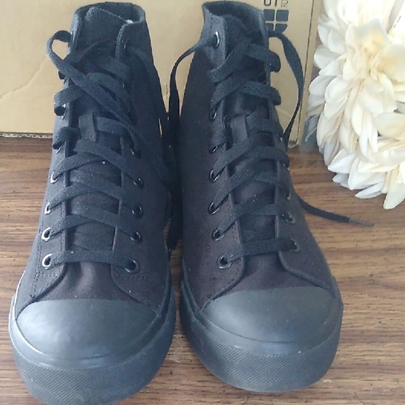 Shoes For Crews Black High-Top Sneakers - Picture 3 of 9